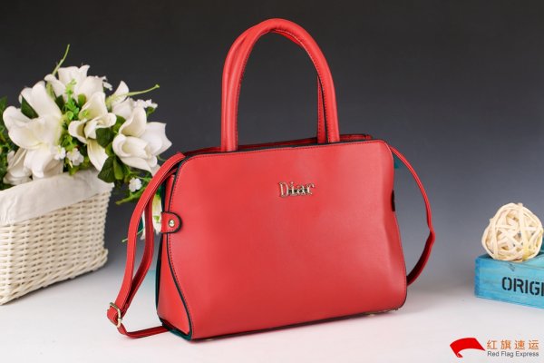 加拿大代購包包、衣服如何快遞到中國